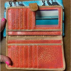 Wallet. Tore tag off and never used. Like new.